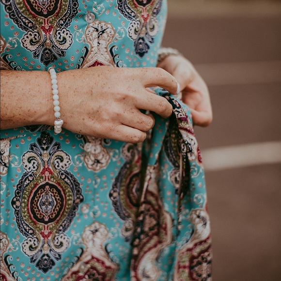 Set of 5 Pearl Stretch Bracelets - Picture 5 of 6
